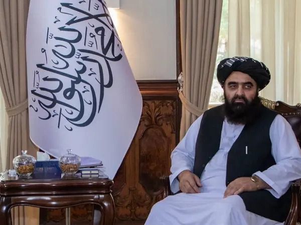 امیرخان متقی: دنیا پایدار نیست، نه به من وفا می‌کند نه به شما