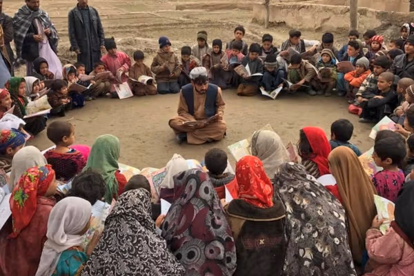 مطیعالله ویسا د نجونو د زدهکړو د ملاتړ له امله د فرانسې د يوې مهمې جايزې ګټونکی شو