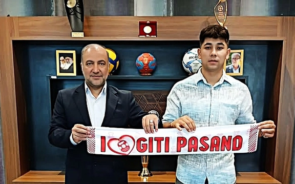 قهرمان لیگ برتر فوتسال ایران از بین محمد جواد صفری و اکبر کاظمی، با صفری تمدید کرد