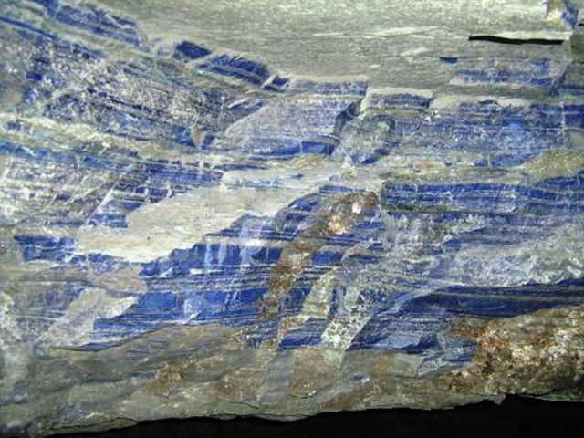 طالبان می‌گوید قاچاق و استخراج غیرقانونی معادن افغانستان ادامه دارد