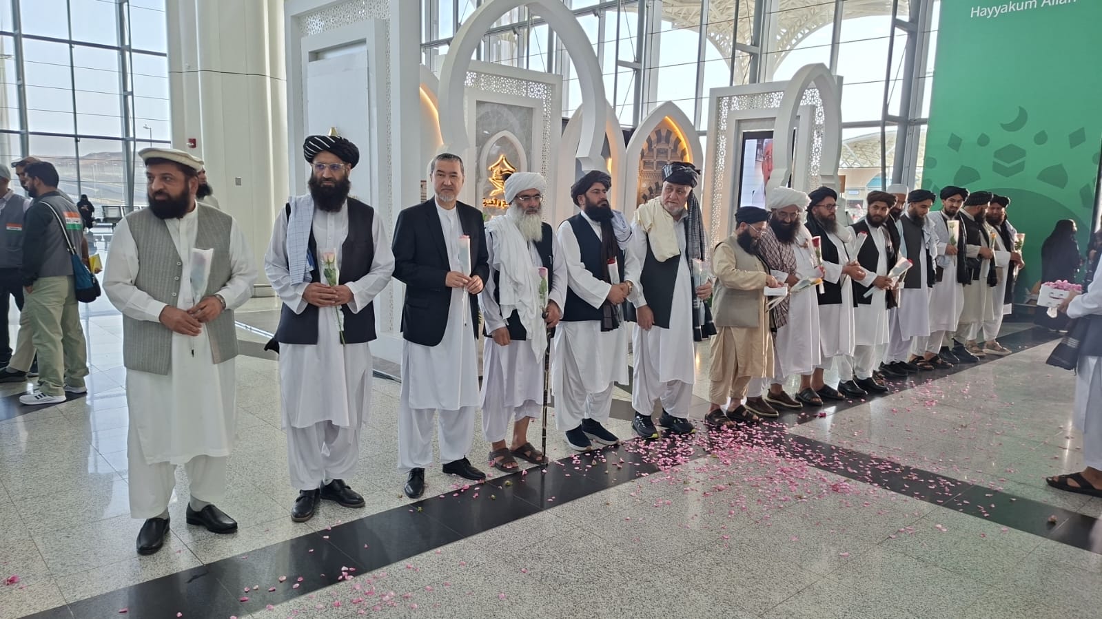 نخستین کاروان حجاج افغان به عربستان سعودی رسید