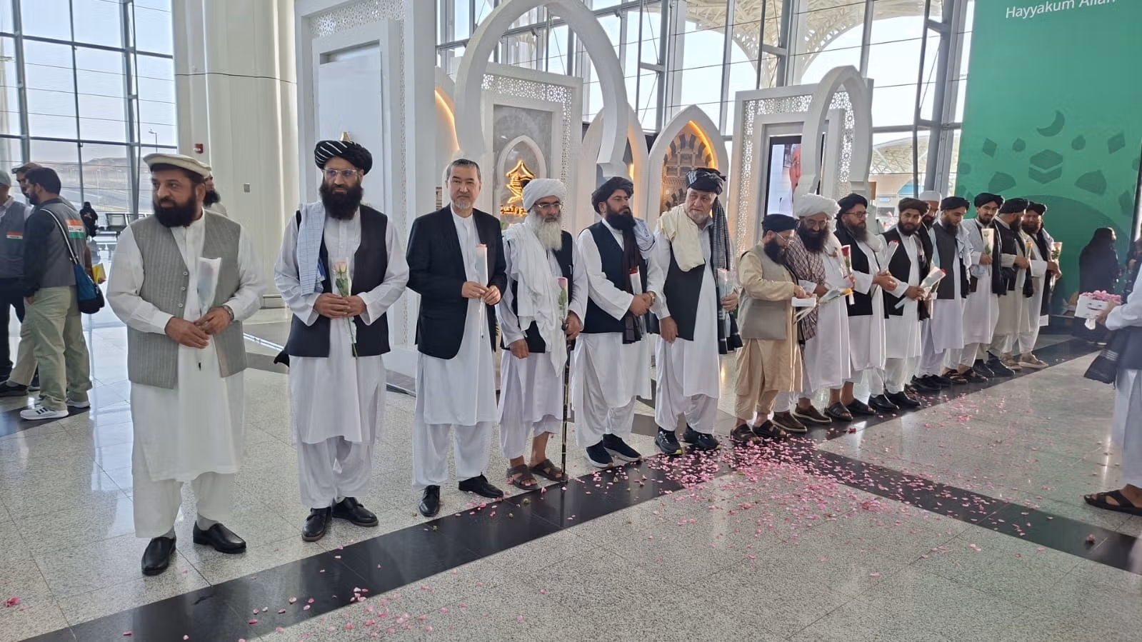 نخستین کاروان حجاج افغان به عربستان سعودی رسید