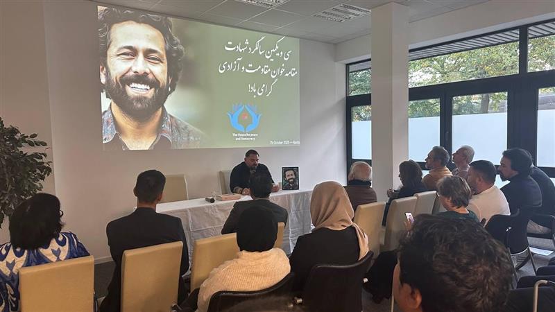 «کسی از بستر گل‌های سرخ آواز می‌خواند»؛ مراسم گرامی‌داشت از قهار عاصی در هامبورگ