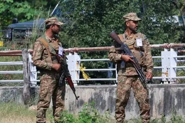 روان کال په خیبر پښتونخوا کې د بېلابېلو عملیاتو پرمهال ۹۵۵ وسلهوال وژل شوي دي