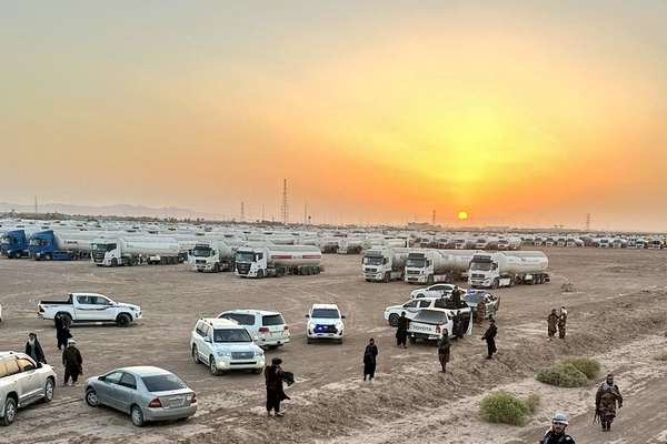 طالبانو په اسلامکلا کې د بې کیفیته تېلو ۲۰۰۰ ټانکره راګرځولي دي