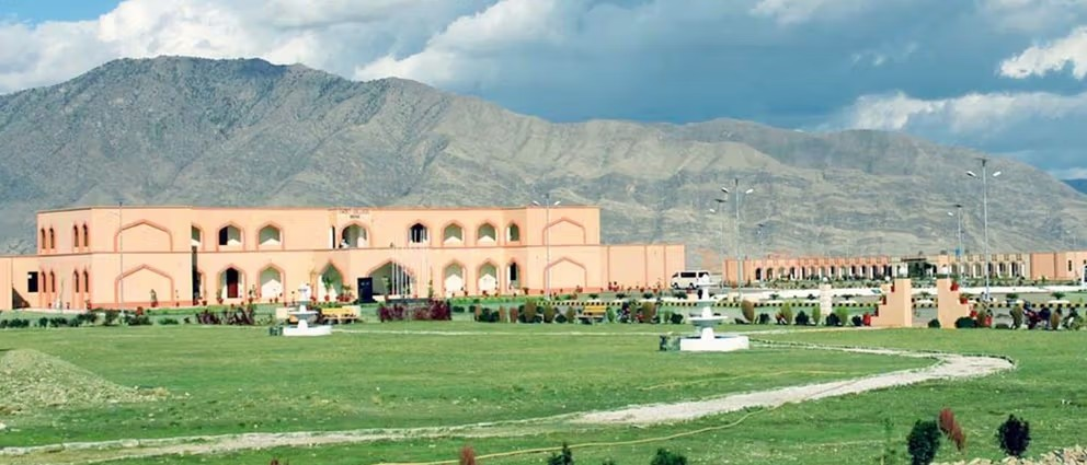 وزير الداخلية الباكستاني: منفذو هجوم كلية "وانه" العسكرية على صلة بأفغانستان