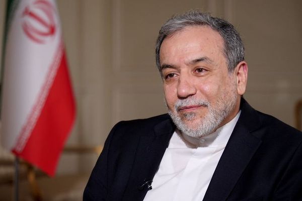د ایران او امریکا اټومي خبرې اترې؛ عراقچي وایي که امریکا وغواړي چټک پرمختګ امکان لري