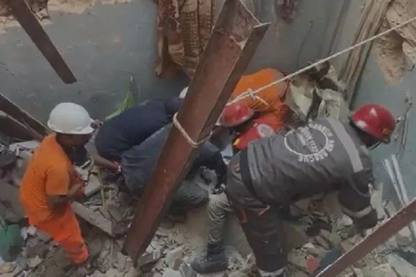 د پاکستان په کراچۍ ښار کې د ګاز ډبې چاودنې له امله ۶کسه مړه او ۱۱ نور ټپیان شوي دي