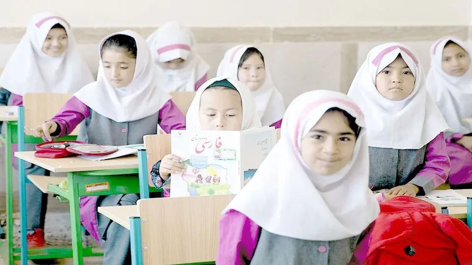 نهادهای مدنی ایرانی از آموزش به کودکان افغان «منع شدند»