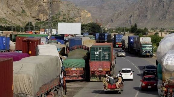 د تورخم - پېښور د لارې تړلو پاکستان کې بیې لوړې، خو په افغانستان کې تازه میوې خوسا شوې دي