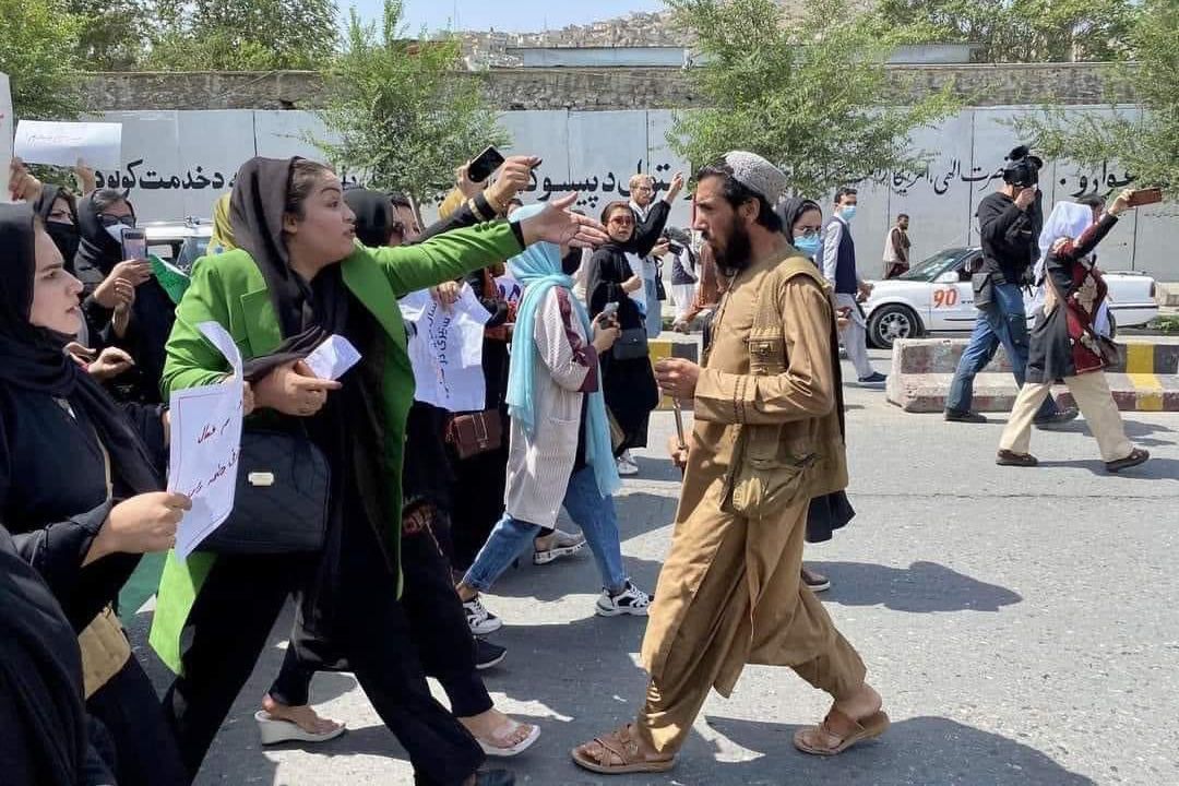 څلورو مدني بنسټونو د افغان ښځو لپاره د یوې «ولسي محکمې» بنسټ کېښود