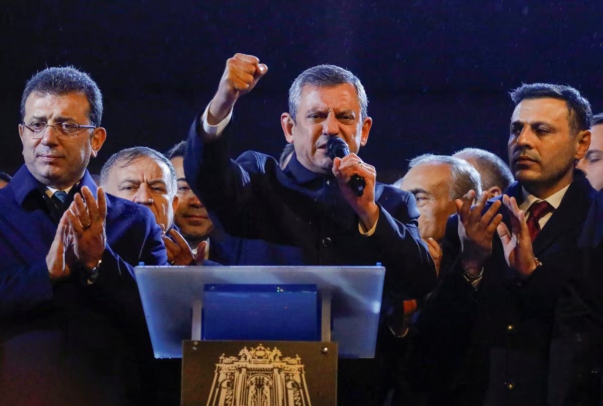 بیش از ۵۰۰ مخالف اردوغان به اتهام فساد در ترکیه بازداشت شده‌اند 