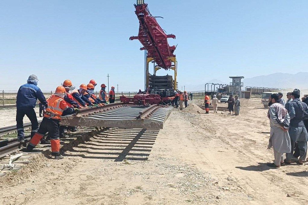 اوزبیکستان برای افزایش تجارت، ظرفیت یک خط‌آهن در افغانستان را گسترش داد