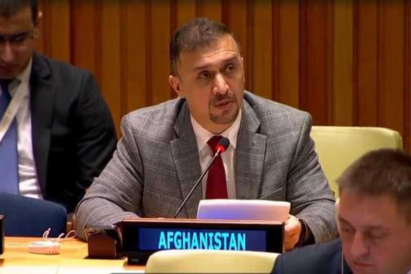 مندوب أفغانستان يهدد باللجوء إلى مجلس الأمن إذا تكررت الغارات الباكستانية