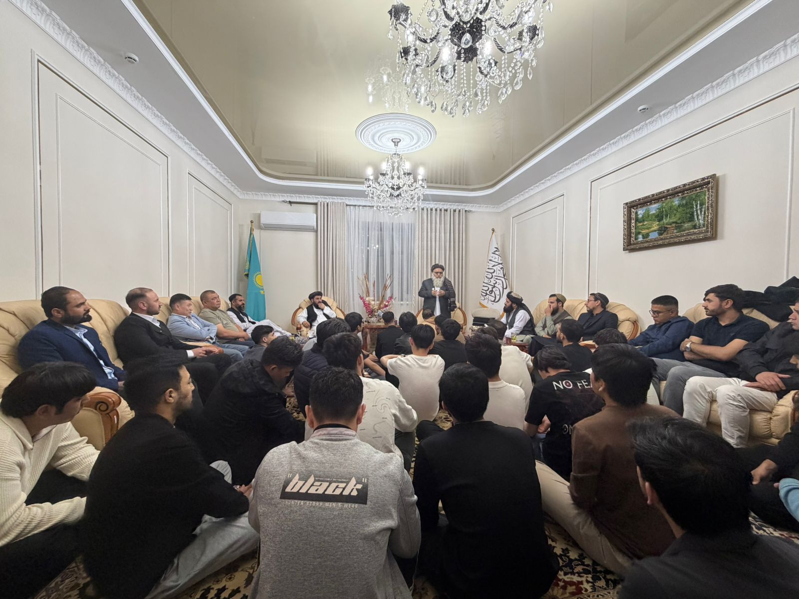 په قزاقستان کې افغان محصلینو له فراغت وروسته هېواد کې د کاري زمینې د برابرېدو غوښتنه وکړه