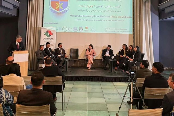 ناشطون ومعارضون يعقدون اجتماعاً لبحث مستقبل أفغانستان