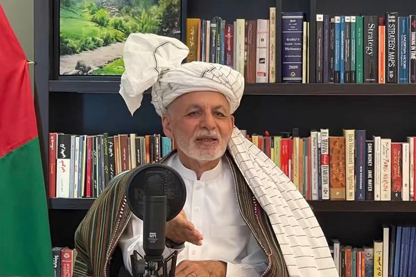 غنی: خلیلزاد حکومت را به جنگسالاران سپرده بود