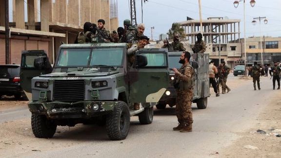 د سوریې امنیتي ځواکونو او د بشارالاسد ملېشو ترمنځ په نښتو کې ۷۰ کسان وژل شوي دي