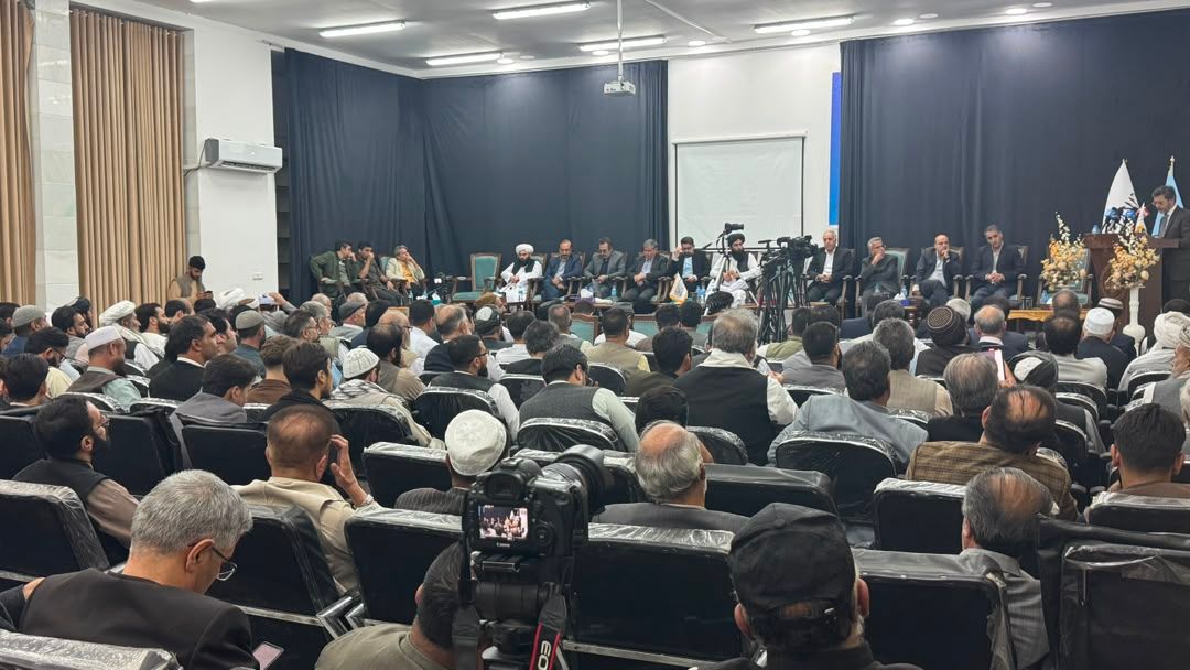 شب شعر «از هریوا تا نیشابور» با حضور شاعران افغان و ایرانی در هرات برگزار شد