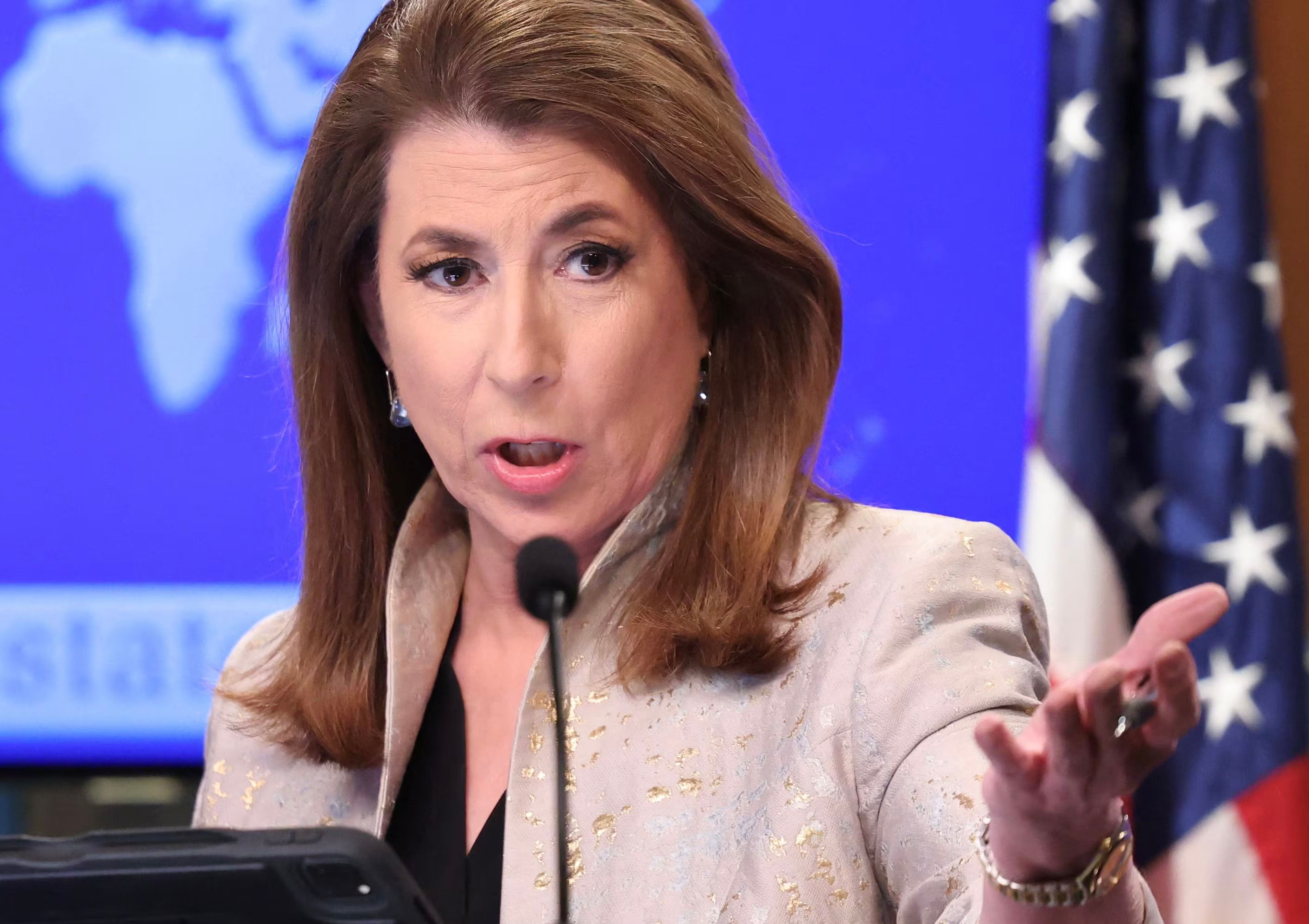  ټامي بروس افغانستان کې د ترهګرو ډلو د شتون په اړه د پاکستاني خبریال پوښتنه ځواب نه کړه