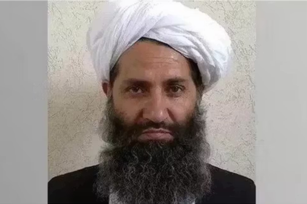 د حقاني تر نیوکې وروسته؛ ملا هبتالله: اطاعت واجب دی، اختلاف مهکوئ