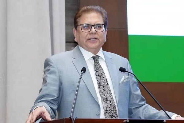 المبعوث الباكستاني إلى أفغانستان يزور طهران وسط تصاعد التوتر مع طالبان