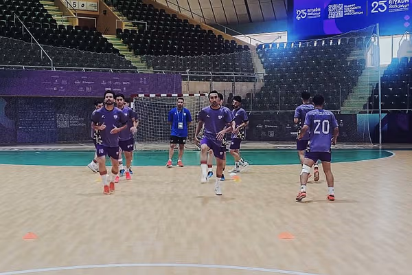 پس از آخرین تمرین تیم ملی فوتسال افغانستان در ریاض، امید قنبری به شیران خراسان پیوست