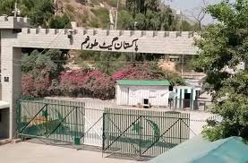 د تورخم دروازې تړل کېدو په دواړو غاړو کې سترې او وړې سوداګرۍ په ټپه درولې دي