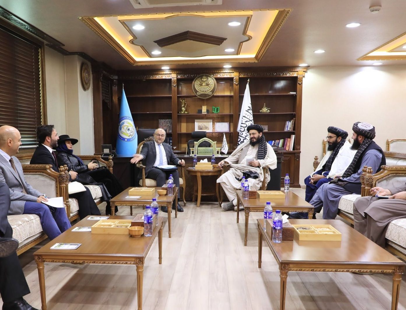 محمد نبي عمري د اروپایي ټولنې له استازي سره د مخدره توکو پر مخنیوي غږېدلی