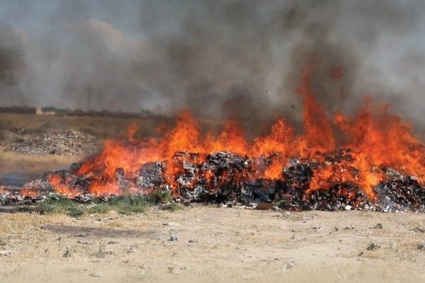طالبان وایي په کندز کې یې ۳۵ ټنه بېکیفیته درمل او خوراکي توکي سوځولي
