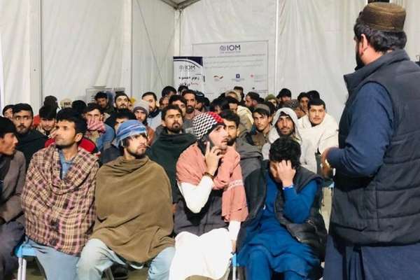 Pakistan Detains & Deports Over 140 Afghan Migrants from Islamabad