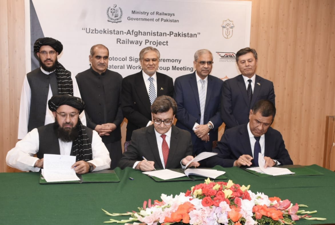 د افغانستان له لارې د ازبکستان او پاکستان د نښلوونکې پټلۍ تړون لاسلیک شو