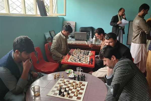 کیش و مات؛ طالبان شطرنج را نیز ممنوع کرد