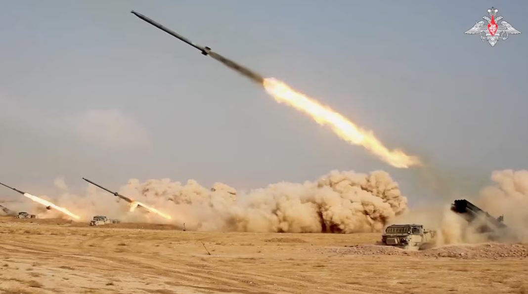  روسیه و تاجیکستان برای مقابله با تهدید شبه‌نظامیان، رزمایش نظامی مشترک برگزار کردند