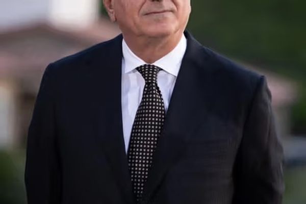 Iran’s Exiled Royal Calls For Action, Plans Return To Tehran