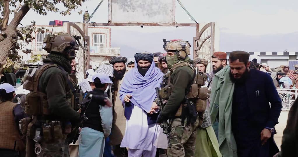 سراج‌الدین حقانی از مهاجمان انتحاری طالبان در غزنی تجلیل کرد