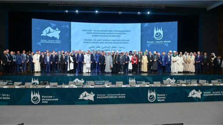د طالبانو پلاوی په کازان کې د روسیې او اسلامي نړۍ په اقتصادي غونډه کې ګډون کوي
