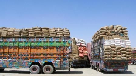 بعد از چهار و نیم ماه انتظار؛ کمکهای بشردوستانه هند از مسیر پاکستان به افغانستان میرسد