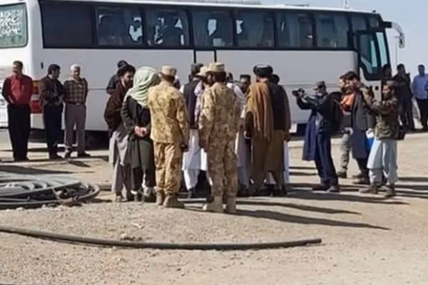 جمهوری اسلامی ۱۶۲ زندانی افغان دیگر را به طالبان تحویل داد