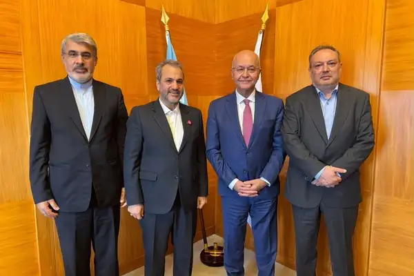 ایران میگوید به بیش از ۱۰ هزار نظامی پیشین افغان «اقامت موقت داده است»