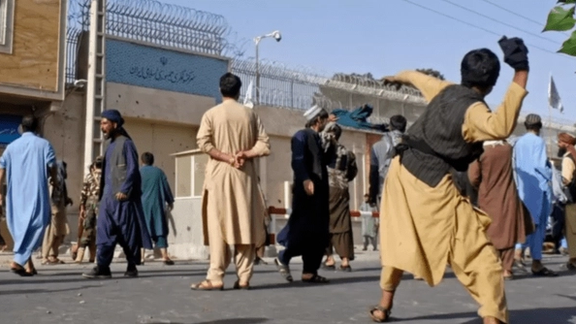 همزمان با ادامه اعتراضها؛ ایران فعالیتهای کنسولی خود را در افغانستان متوقف کرد