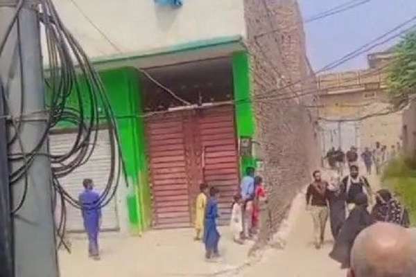 یک دختر ۸ ساله افغان در پیشاور پاکستان پس از «تجاوز» به قتل رسید