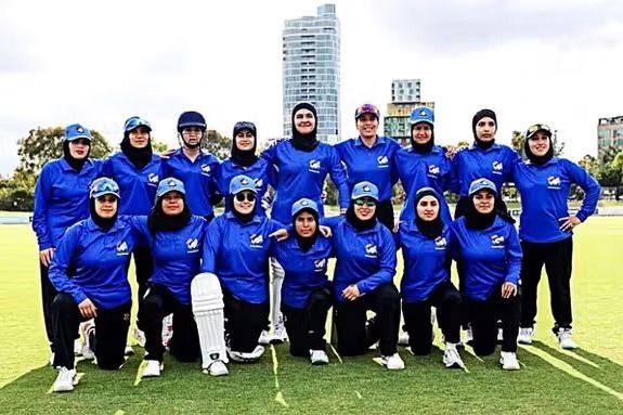 جلاوطنه افغان ښځینه کرېکټ لوبغاړې په دوو نړۍوالو سیالیو کې ګډون کوي