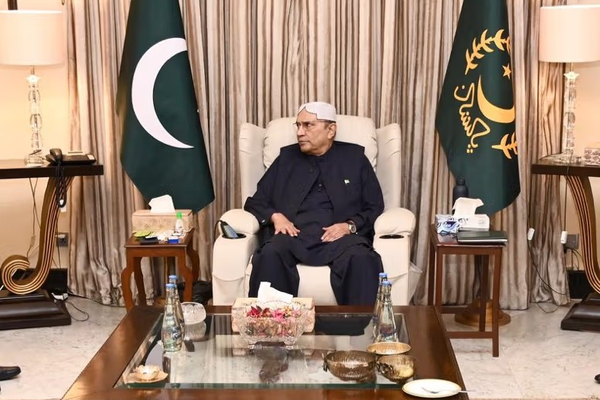 الرئيس الباكستاني ينتقد احتكار طالبان للسلطة في أفغانستان