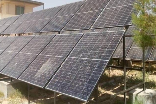 طالبان وإيران تبحثان تطوير مصادر الطاقة المتجددة