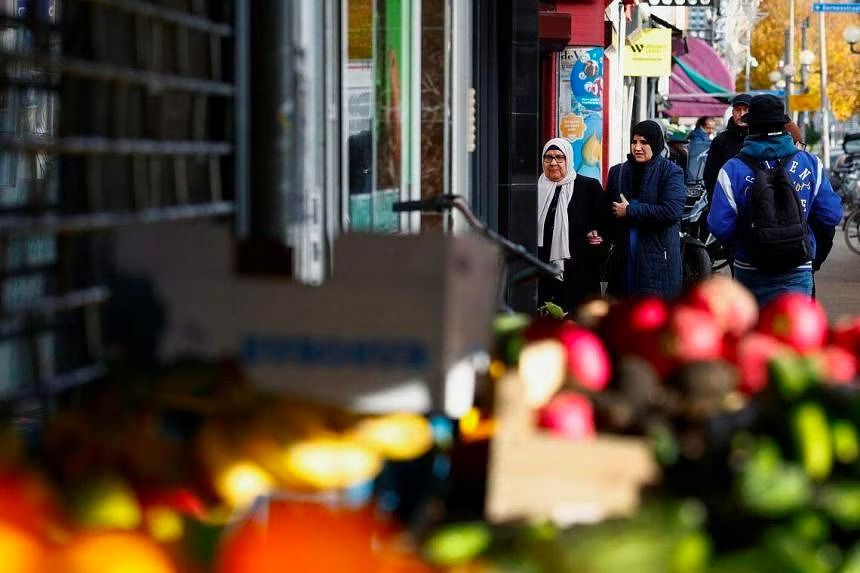 مسلمانان هالندی از پیروزی یک حزب ضداسلام و مهاجران در انتخابات پارلمانی هالند شوکه شده‌اند