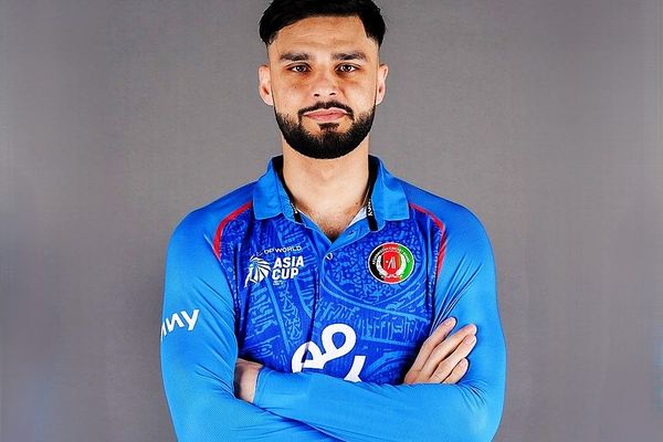 نوینالحق ستاره کریکت افغانستان، با باشگاه یورکشایر انگلستان قرارداد بست