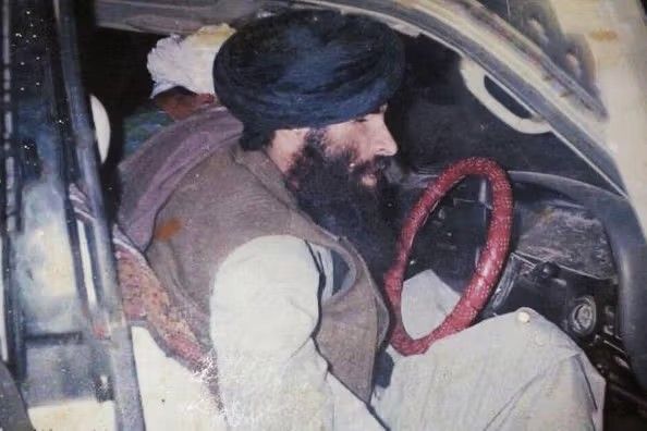 وزير الدفاع الباكستاني يهدّد طالبان: سنضربهم حتى يعودوا إلى كهوف تورا بورا