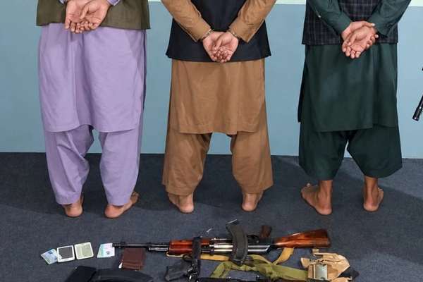 طالبانو په ۹ ولایتونو کې د جنایي جرمونو په تور ۲۱ تنه نیولي