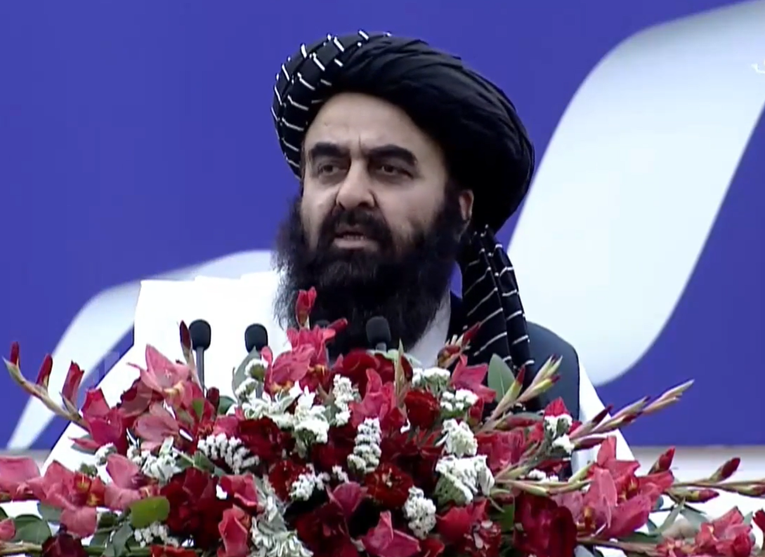 متقی مخالفان طالبان را «لُچک» خواند